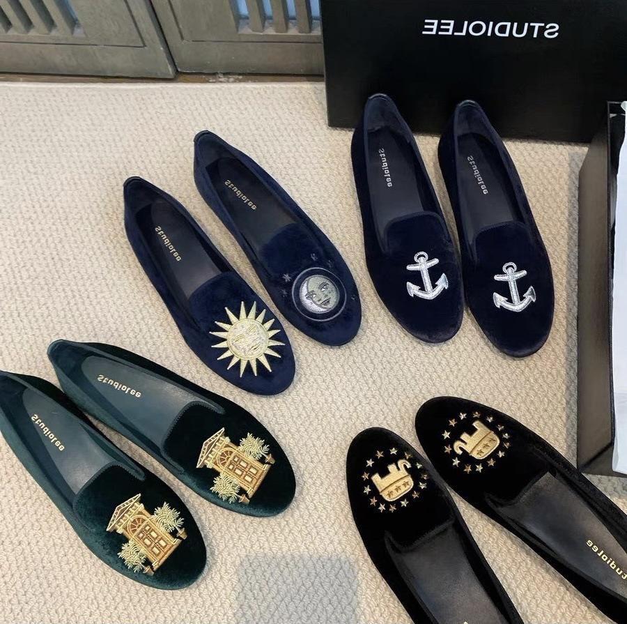 Sheepskin version of grape mother, the same French pattern embroidery, one-pedal velvet ballet shoes, women s lazy flat-bottomed small leather shoes 35
Sheepskin version of grape mother, the same French pattern embroidery, one-pedal velvet ballet shoes, women s lazy flat-bottomed small leather shoes 35