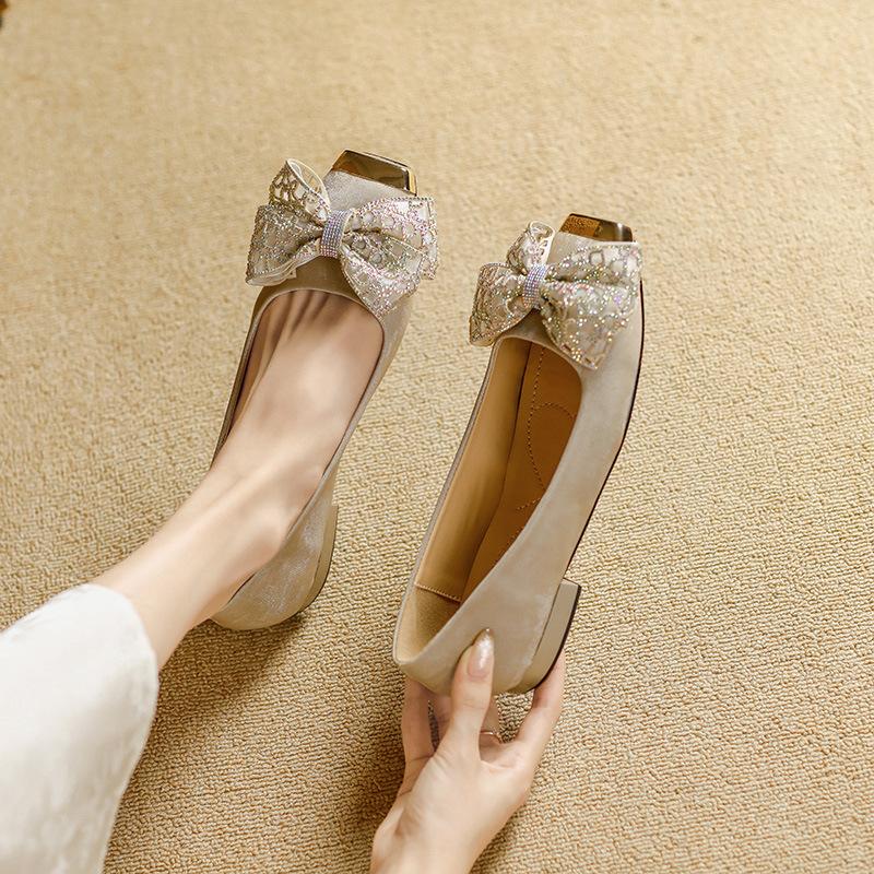 Shallow mouth metal square head soft sole single shoes women s 2024 spring and summer explosion bow soft leather flat heel grandma shoes 34 абрикосовый
Shallow mouth metal square head soft sole single shoes women s 2024 spring and summer explosion bow soft leather flat heel grandma shoes 34 абрикосовый