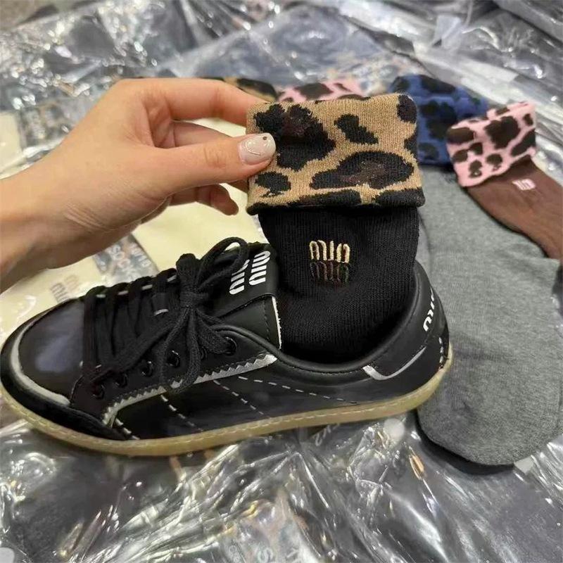 European Goods Light Luxury Leopard Print Retro English Embroidery Cuff Personality Trend Socks Pure Cotton Mid-Tube Pile Socks One size fits all чорний
European Goods Light Luxury Leopard Print Retro English Embroidery Cuff Personality Trend Socks Pure Cotton Mid-Tube Pile Socks One size fits all чорний