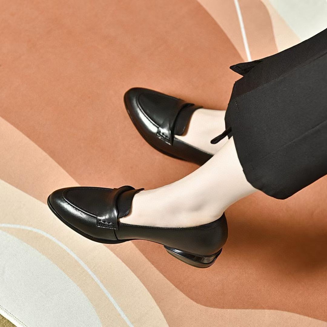 Pointed single shoes women s 2024 autumn Korean version of simple temperament shallow loafers one-pedal flat shoes commuter work shoes 40 абрикосовий
Pointed single shoes women s 2024 autumn Korean version of simple temperament shallow loafers one-pedal flat shoes commuter work shoes 40 абрикосовий