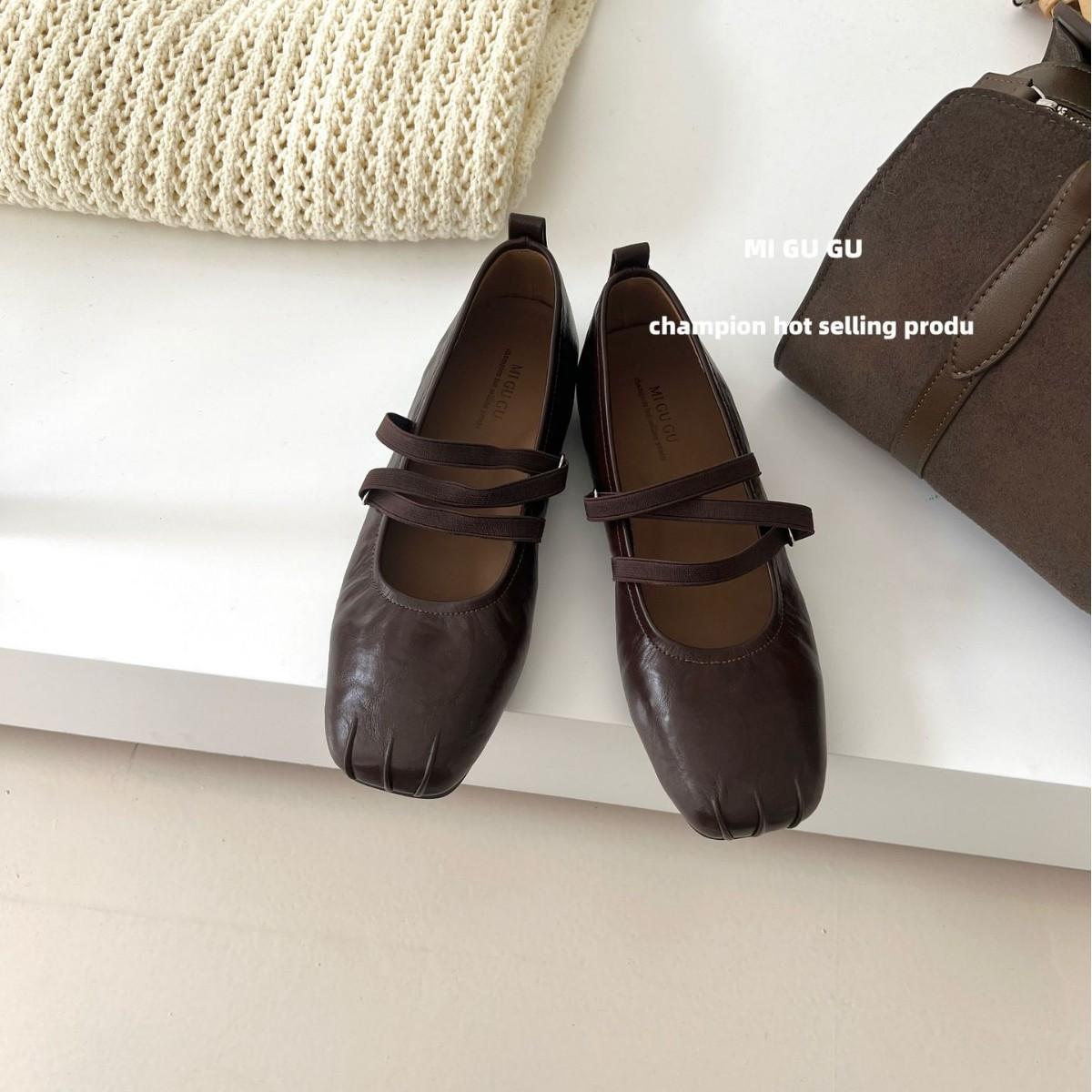 2025 winter new round head suede soft sole soft sole versatile Doudou word with color matching commuter women s single shoes 39 коричневый
2025 winter new round head suede soft sole soft sole versatile Doudou word with color matching commuter women s single shoes 39 коричневый