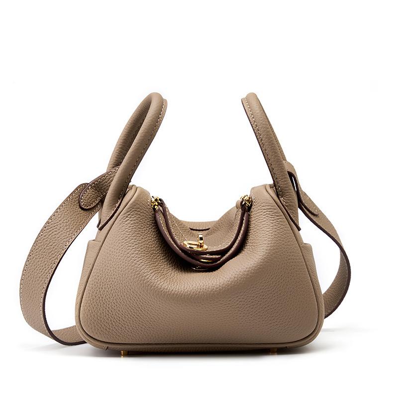 Autumn and Winter New Versatile Top-layer Cowhide Crossbody Bag Fashionable and Versatile Commuter Crossbody Bag 18cm
Autumn and Winter New Versatile Top-layer Cowhide Crossbody Bag Fashionable and Versatile Commuter Crossbody Bag 18cm