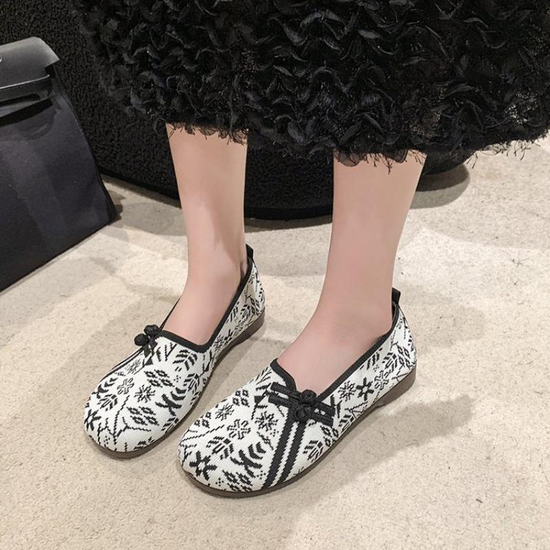 Новые женские балетки на плоской подошве в стиле ретро, китайские женские удобные мягкие туфли из хлопка с принтом пуговиц 35
Новые женские балетки на плоской подошве в стиле ретро, китайские женские удобные мягкие туфли из хлопка с принтом пуговиц 35