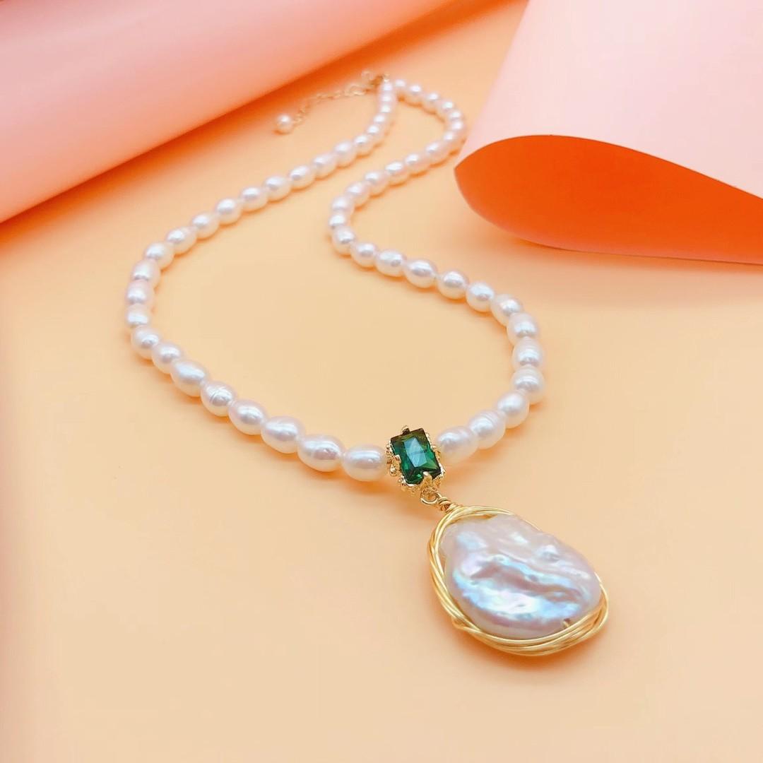 Baroque Pearl Necklace with Hand Wound Thread Technology, Green Rhinestone Necklace Neck Chain
Baroque Pearl Necklace with Hand Wound Thread Technology, Green Rhinestone Necklace Neck Chain