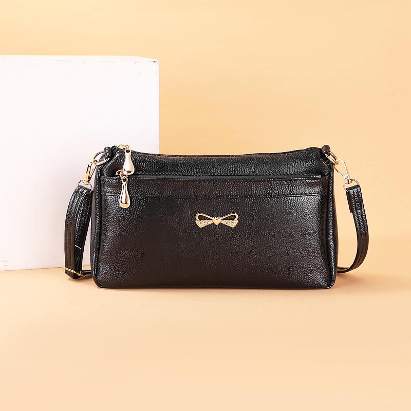 New Style for Women Summer Large Capacity Women s Shoulder Bag Casual and Simple Mother s Crossbody Bag 28*7*18CM
New Style for Women Summer Large Capacity Women s Shoulder Bag Casual and Simple Mother s Crossbody Bag 28*7*18CM