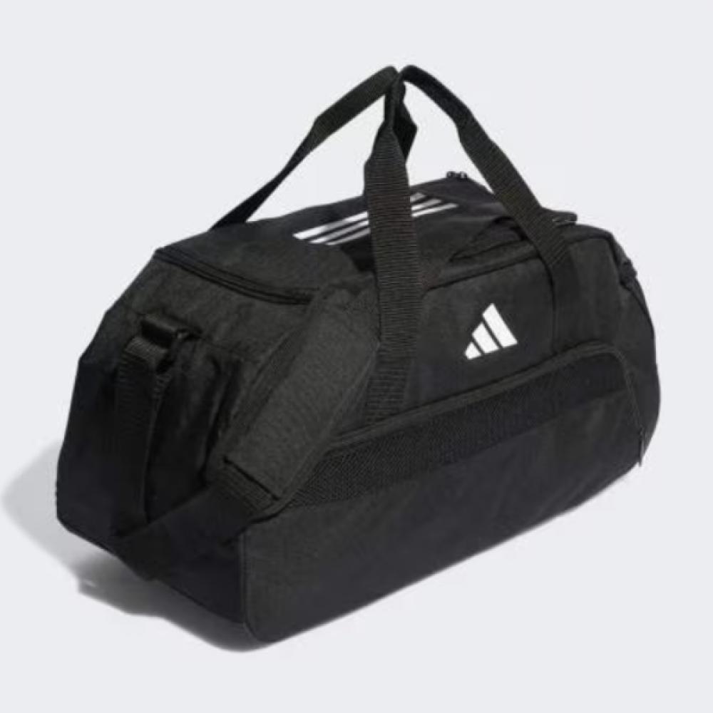 Adidas Детская дорожная сумка с большим количеством места для хранения, идеально подходит для занятий спортом или путешествий NS
Adidas Детская дорожная сумка с большим количеством места для хранения, идеально подходит для занятий спортом или путешествий NS