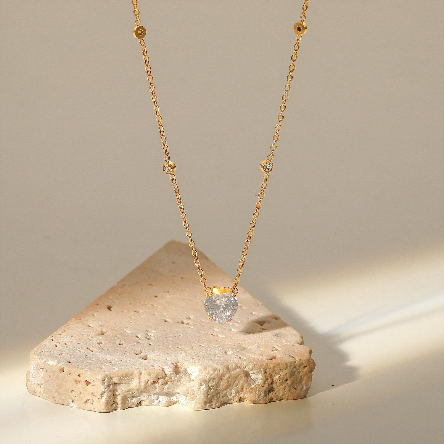 18K Gold-Plated Stainless Steel Necklace with White Heart-Shaped Zircon – Elegant Women s Jewelry
18K Gold-Plated Stainless Steel Necklace with White Heart-Shaped Zircon – Elegant Women s Jewelry
