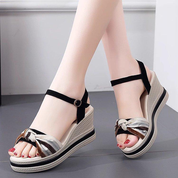 Slope heeled sandals for women in the spring and summer of 2026 fashionable color blocked butterfly bow high-heeled sandals 40 чорний
Slope heeled sandals for women in the spring and summer of 2026 fashionable color blocked butterfly bow high-heeled sandals 40 чорний