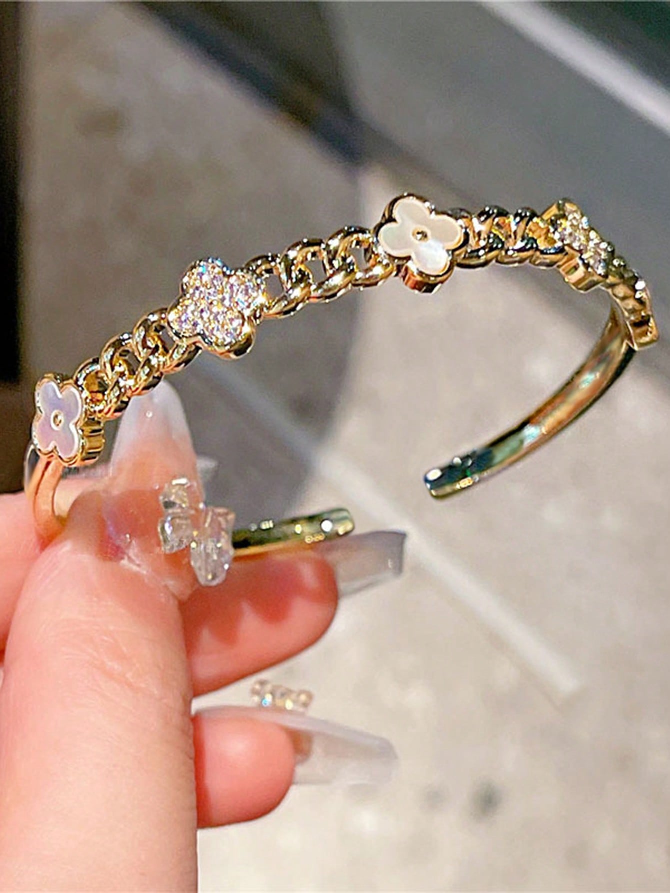 1pc Gold Plated Copper Cuff Bracelet For Women Flower Mother-of-Pearl Zircon Chain Bangle For Party Daily Birthday Gift золотий
1pc Gold Plated Copper Cuff Bracelet For Women Flower Mother-of-Pearl Zircon Chain Bangle For Party Daily Birthday Gift золотий