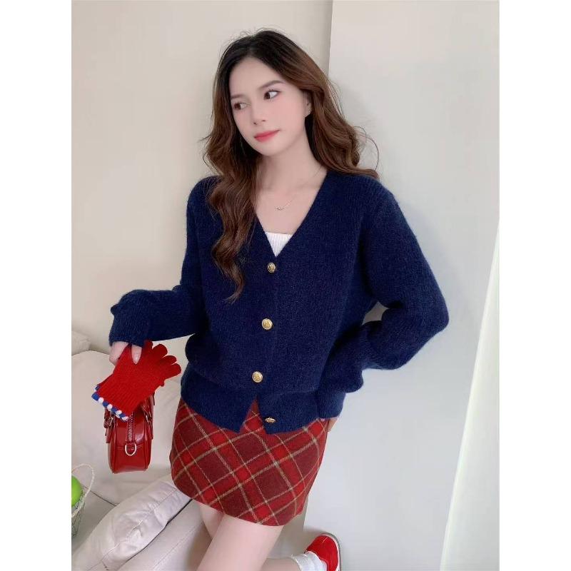 Однотонный мягкий восковой трикотажный кардиган с V-образным вырезом и длинными рукавами, женская одежда, осень и зима, новый повседневный свободный и тонкий свитер-жакет, уменьшающий возраст one size fits all тёмно-синий
Однотонный мягкий восковой трикотажный кардиган с V-образным вырезом и длинными рукавами, женская одежда, осень и зима, новый повседневный свободный и тонкий свитер-жакет, уменьшающий возраст one size fits all тёмно-синий
