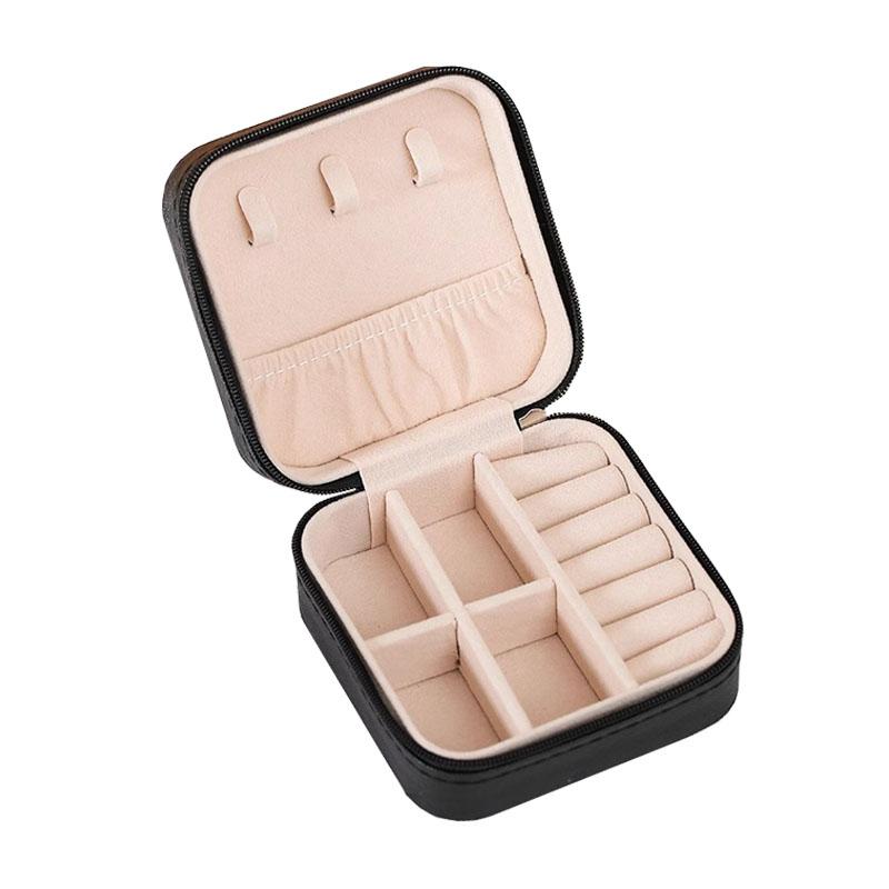 New Travel Jewelry Box Jewelry Organizer Woman Leather Mini Storage Organizers Boxes Display SSH01 чорний
New Travel Jewelry Box Jewelry Organizer Woman Leather Mini Storage Organizers Boxes Display SSH01 чорний