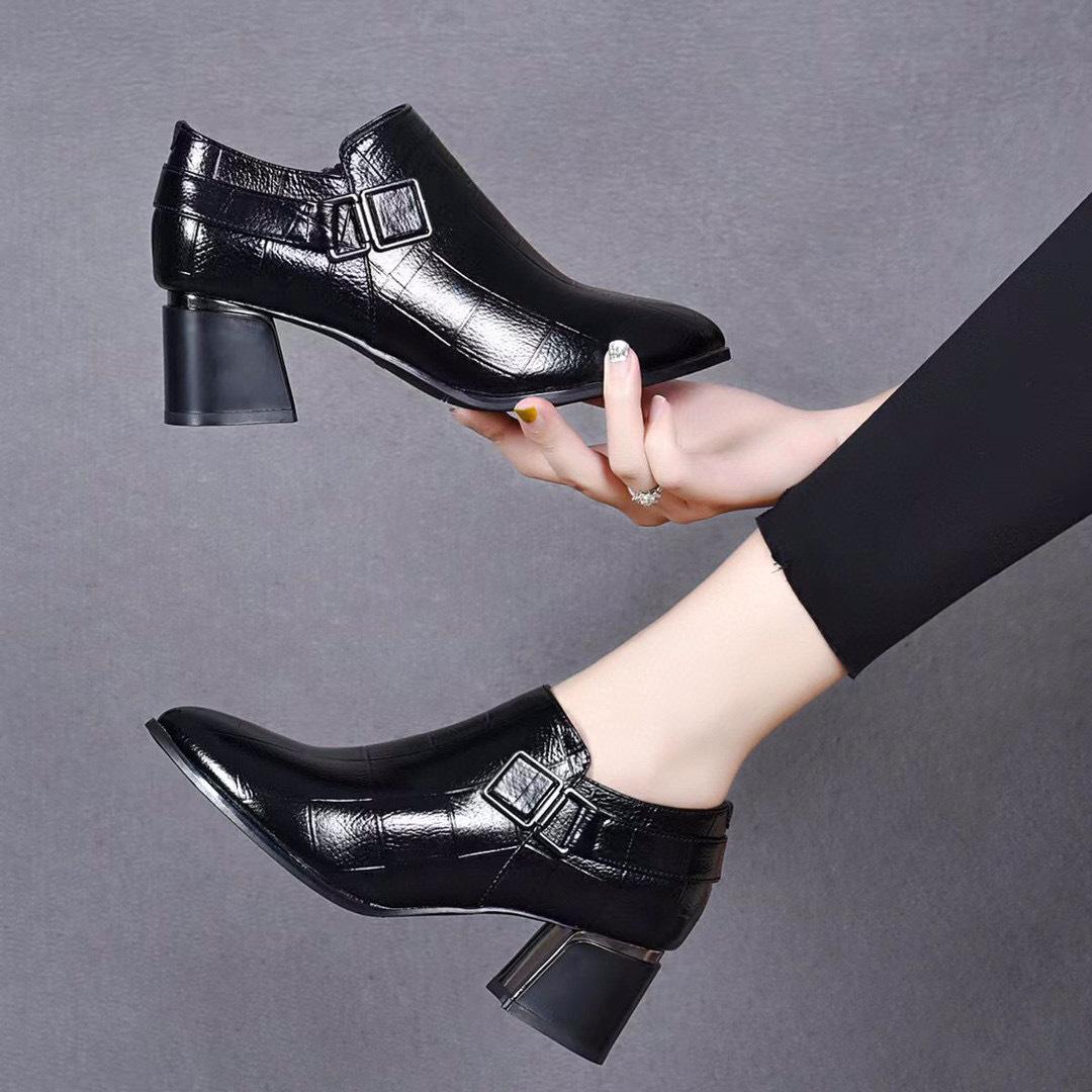 Pointed deep mouth single shoes women s autumn and winter new belt buckle thick heel fashion shoes small leather shoes 34
Pointed deep mouth single shoes women s autumn and winter new belt buckle thick heel fashion shoes small leather shoes 34