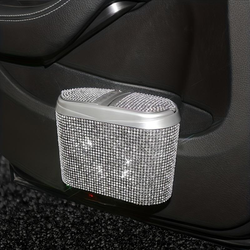 Автомобильный мусорный бак Diamond Crystal, ящик для хранения автопринадлежностей, захват для мусора, блестящие аксессуары для салона автомобиля, квадратный двойной мусорный бак
Автомобильный мусорный бак Diamond Crystal, ящик для хранения автопринадлежностей, захват для мусора, блестящие аксессуары для салона автомобиля, квадратный двойной мусорный бак