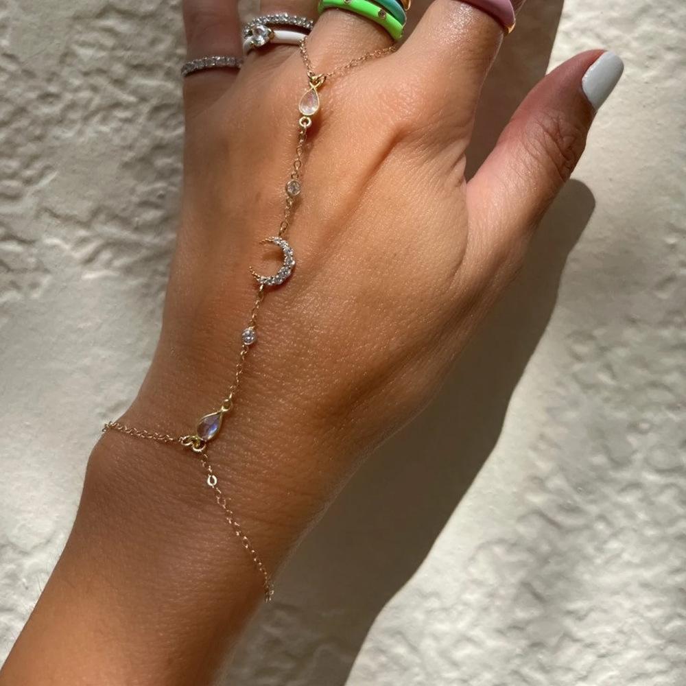 Moon Connected Finger Bracelet Simple Bohemian Rhinestone Hand Chain Summer Vacation Party Jewelry золотий
Moon Connected Finger Bracelet Simple Bohemian Rhinestone Hand Chain Summer Vacation Party Jewelry золотий