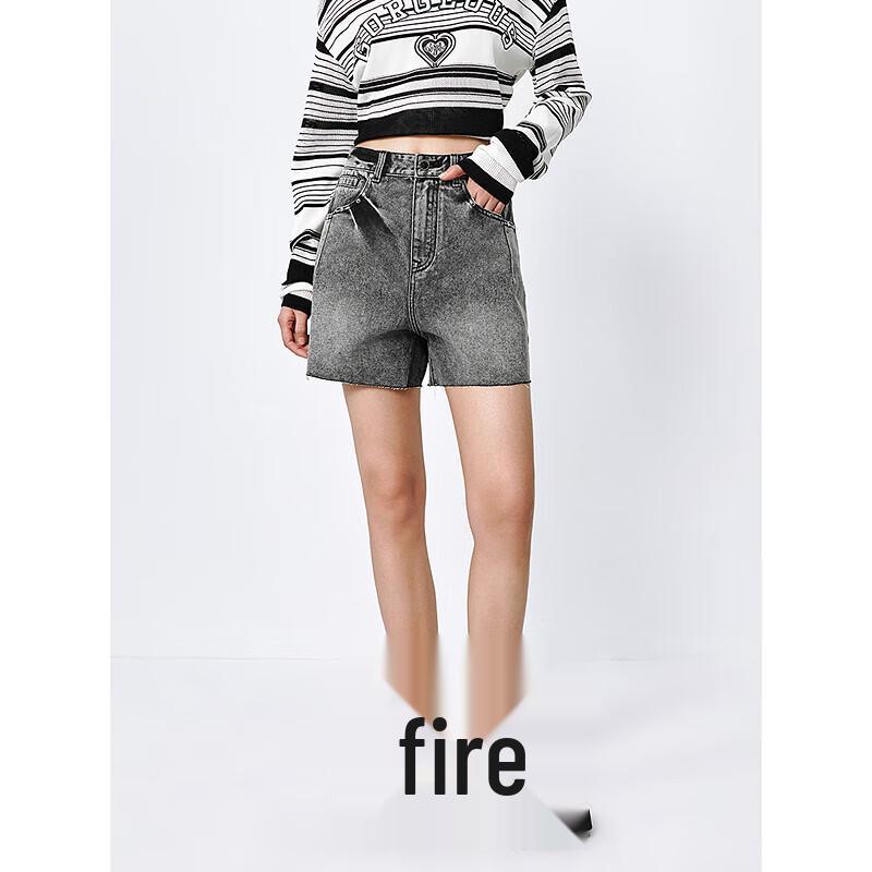 Женские джинсовые шорты А-силуэта с высокой посадкой и потертостями от Peacebird L
Женские джинсовые шорты А-силуэта с высокой посадкой и потертостями от Peacebird L