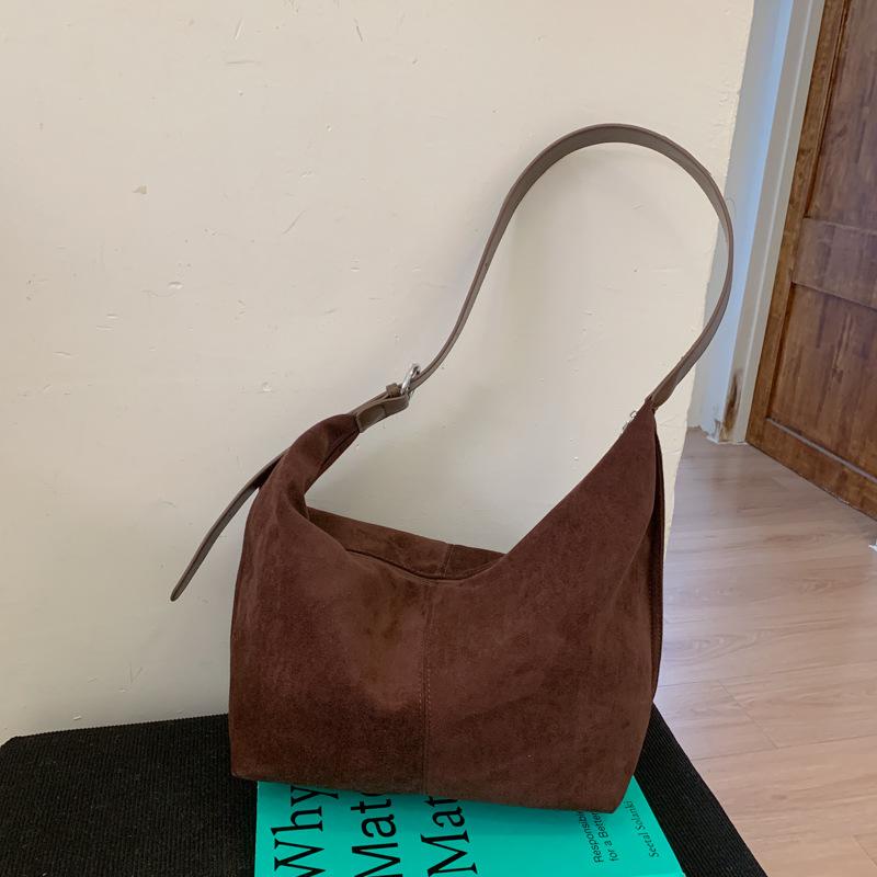 Популярная сумка женская 2025 новая осень и зима универсальная ретро на плечо сумка-мессенджер большой вместимости сумка-тоут для поездок на работу
Популярная сумка женская 2025 новая осень и зима универсальная ретро на плечо сумка-мессенджер большой вместимости сумка-тоут для поездок на работу