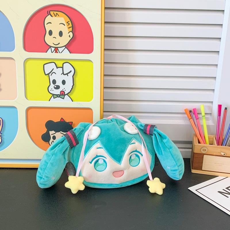 Двухмерная милая мультяшная сумка-мессенджер для девочки, новая супер милая сумка с куклой Хатсунэ
Двухмерная милая мультяшная сумка-мессенджер для девочки, новая супер милая сумка с куклой Хатсунэ