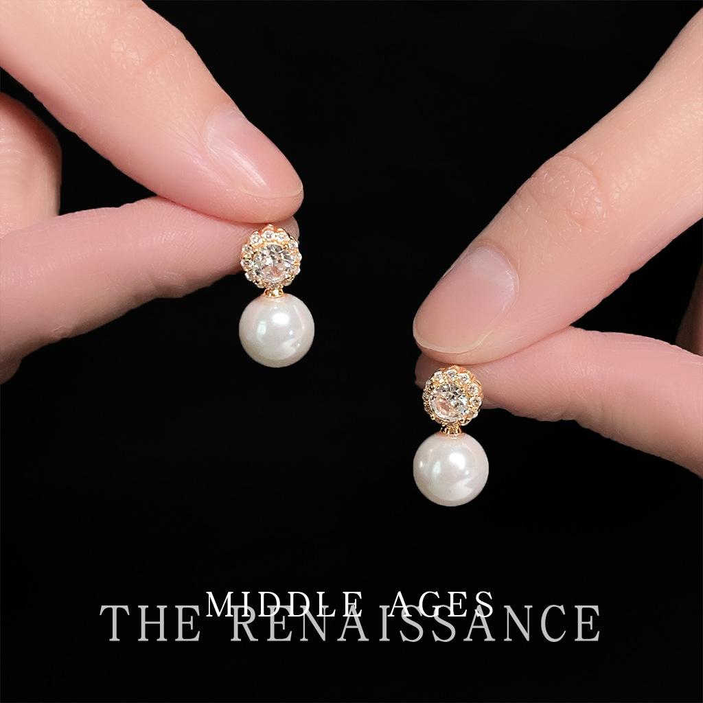 Medieval French pearl zircon stud earrings retro court style earrings light luxury earrings women
Medieval French pearl zircon stud earrings retro court style earrings light luxury earrings women