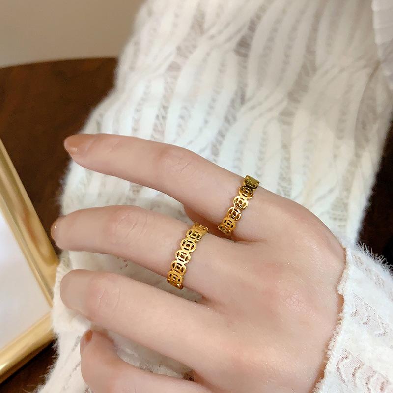 Titanium steel retro copper coin ring women s niche design sense light luxury ring index finger ring fashion personality high sense jewelry
Titanium steel retro copper coin ring women s niche design sense light luxury ring index finger ring fashion personality high sense jewelry