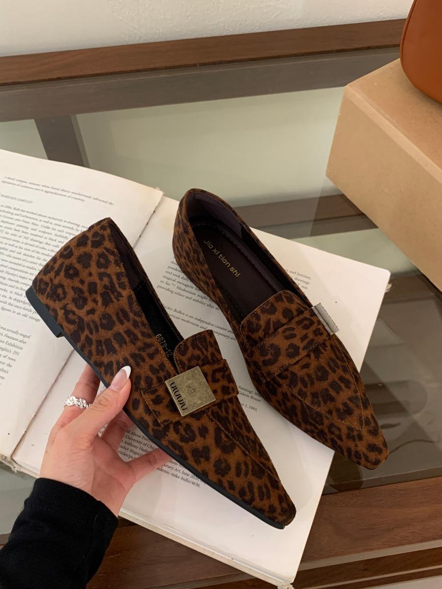 French single shoes women s 2025 spring and autumn new retro pointed head flat bottom matte deep mouth loafer small leather shoes ladyshoes women s 39 леопард друку кольору
French single shoes women s 2025 spring and autumn new retro pointed head flat bottom matte deep mouth loafer small leather shoes ladyshoes women s 39 леопард друку кольору