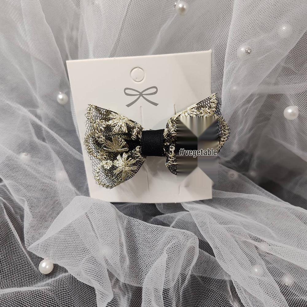Festive Rose & Skull Hair Clips with Tassel, Feather, and Spider Accents
Festive Rose & Skull Hair Clips with Tassel, Feather, and Spider Accents