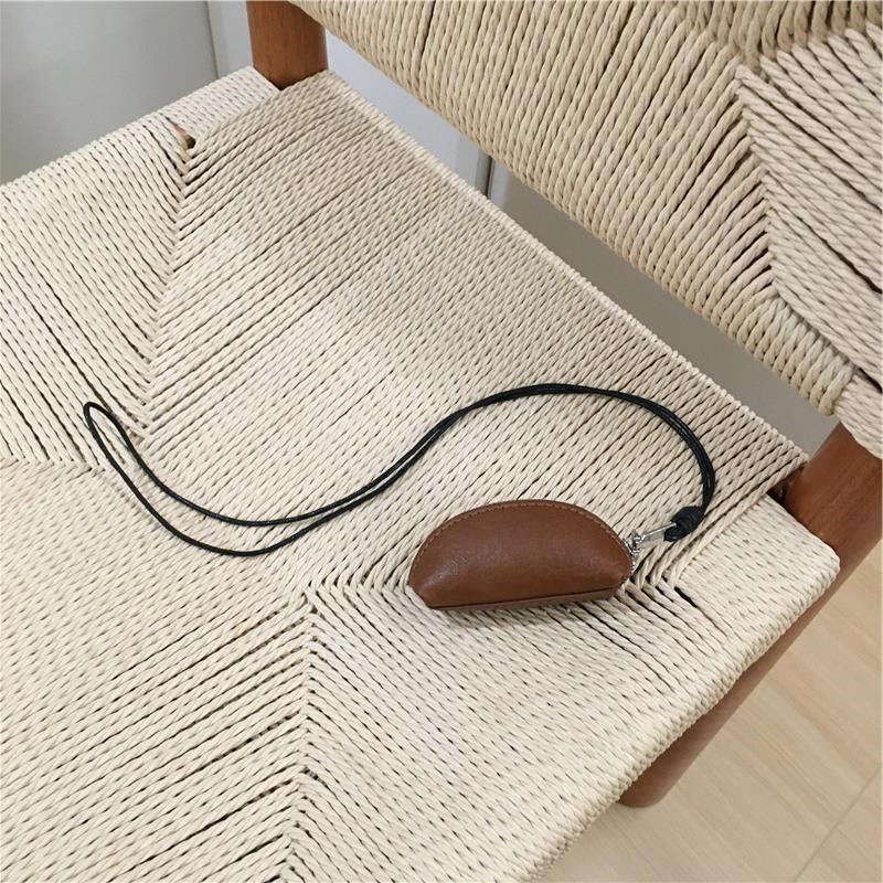 Mini Cowhide Bag Cowhide Leather Coin Purse Lipstick Bag Cute Coin Purse For Neck Hanging Gift Everyday Use кавовий
Mini Cowhide Bag Cowhide Leather Coin Purse Lipstick Bag Cute Coin Purse For Neck Hanging Gift Everyday Use кавовий