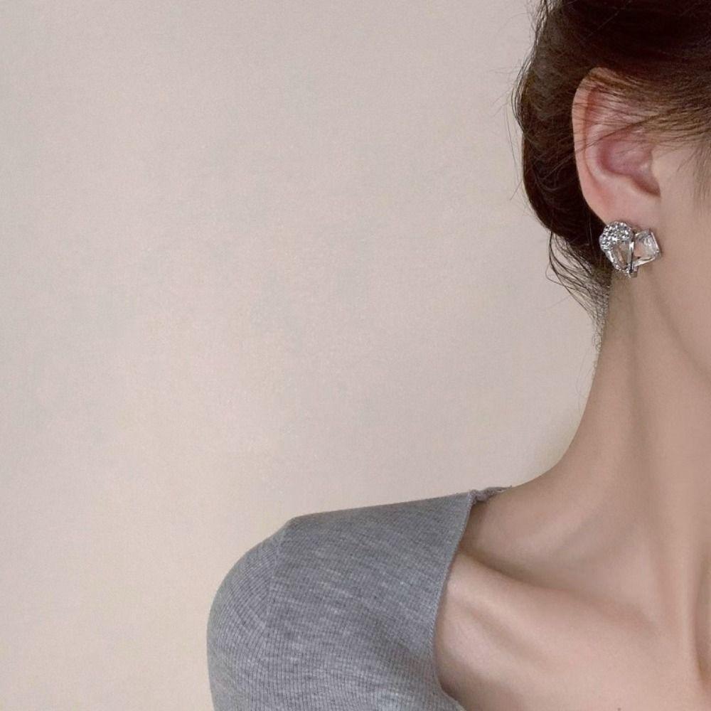 Luxury Pendant Unique Heart Zircon Stud Earrings Korean Earrings Crystal Earrings Women Jewelry
Luxury Pendant Unique Heart Zircon Stud Earrings Korean Earrings Crystal Earrings Women Jewelry