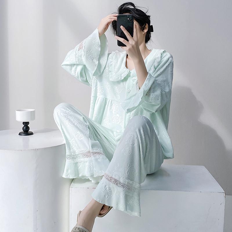 Женская пижама из бархатного жаккарда 2025: Уютный кружевной домашний комплект для осени и зимы M синий
Женская пижама из бархатного жаккарда 2025: Уютный кружевной домашний комплект для осени и зимы M синий