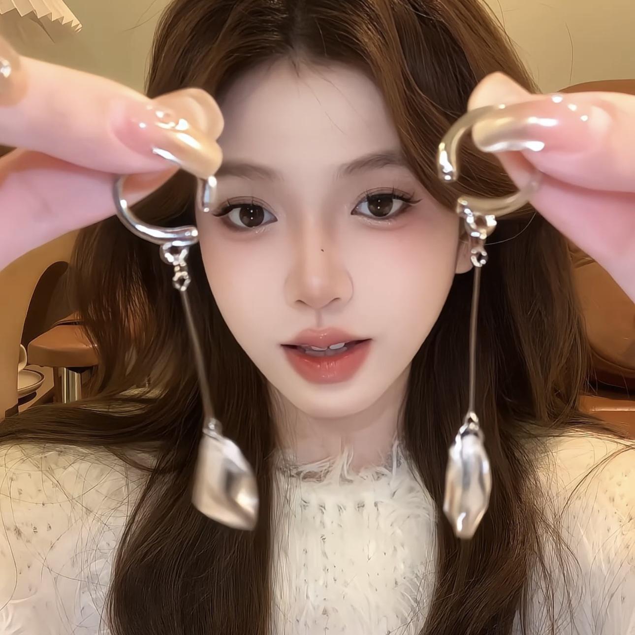 2 Pcs C Shape Long Tassels Crystal Earrings for Women Geometric Ear Bone Clip Earring No Piercing Personality Girls Zircon
2 Pcs C Shape Long Tassels Crystal Earrings for Women Geometric Ear Bone Clip Earring No Piercing Personality Girls Zircon