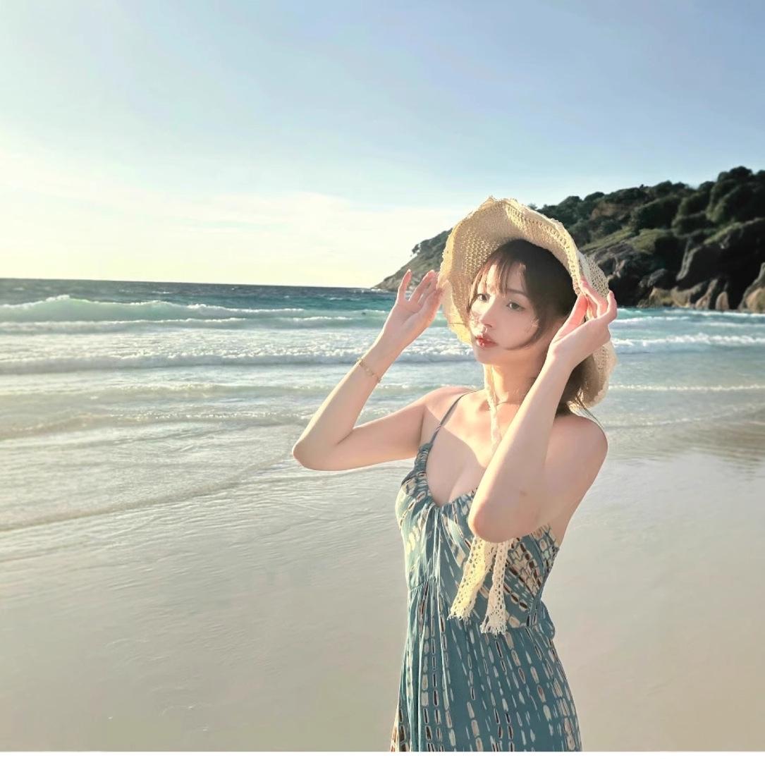 Yunnan Style Halter Tie Beach Dress: Open Back, Full Skirt, Spaghetti Strap, Long Super Fairy Summer Outfit L Premium
Yunnan Style Halter Tie Beach Dress: Open Back, Full Skirt, Spaghetti Strap, Long Super Fairy Summer Outfit L Premium