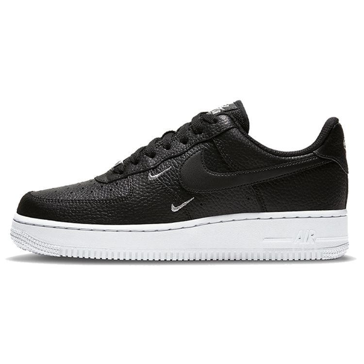 Nike Air Force 1 07 Essential Tumble Leather — черные женские кроссовки металлик-серебристый белый CT1989-002
Nike Air Force 1 07 Essential Tumble Leather — черные женские кроссовки металлик-серебристый белый CT1989-002