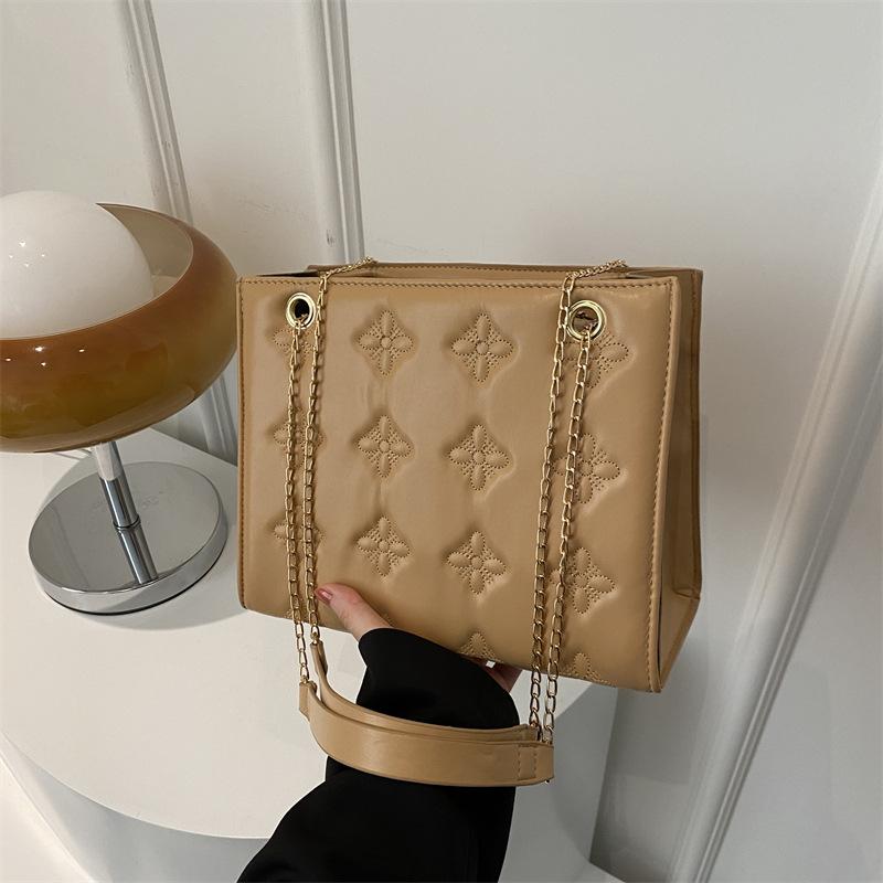 Niche design popular bag 2024 Mori series new trend fashion single shoulder simple oblique span commuter small square bag хакі
Niche design popular bag 2024 Mori series new trend fashion single shoulder simple oblique span commuter small square bag хакі