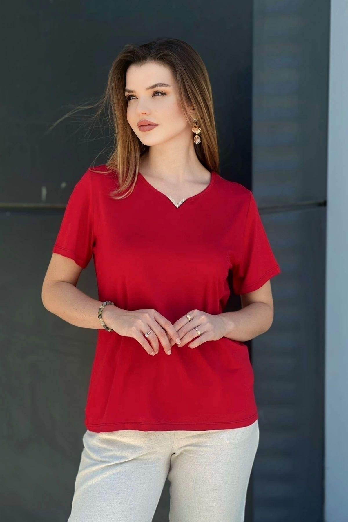 Women s Big Size Blouse Blouse with Buckle Detail on Collar
Women s Big Size Blouse Blouse with Buckle Detail on Collar