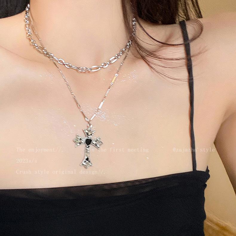 Double Cross Pendant Necklace Women s New Fashion Personality Versatile Accessories Light Luxury Niche Clavicle Chain
Double Cross Pendant Necklace Women s New Fashion Personality Versatile Accessories Light Luxury Niche Clavicle Chain