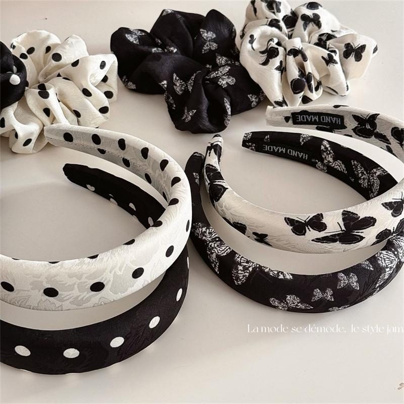 White Black Polk Dots Print Headband with Sponge Padding for Women s And Girls Vintage Butterfly Printed Hairbands
White Black Polk Dots Print Headband with Sponge Padding for Women s And Girls Vintage Butterfly Printed Hairbands