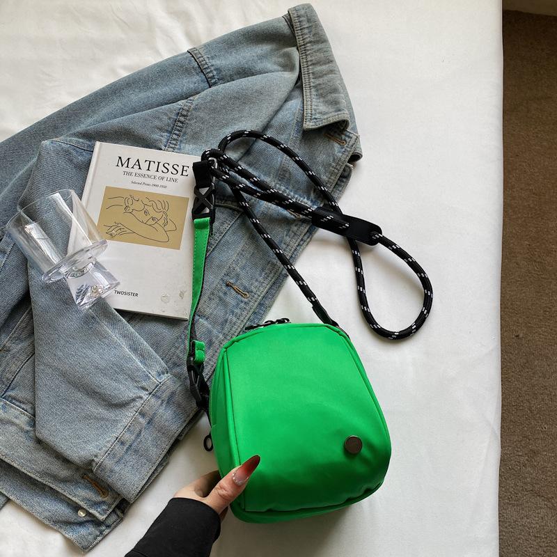 Mobile phone bag women s small egg mini shoulder messenger bag versatile commuter bag shell small backpack зелений
Mobile phone bag women s small egg mini shoulder messenger bag versatile commuter bag shell small backpack зелений