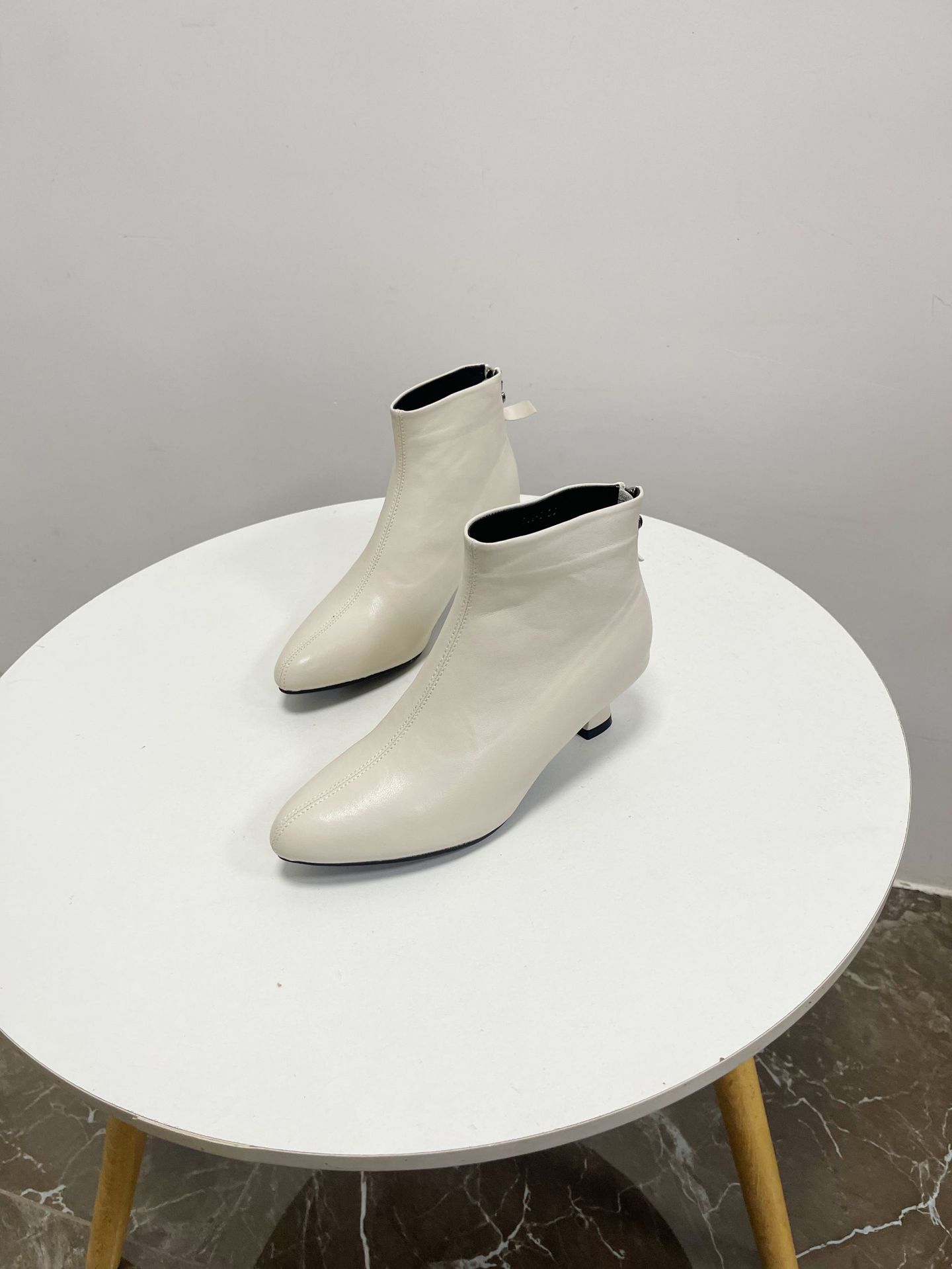 999-8 pointed thin heel Martin boots women s 2025 new autumn and winter design sense niche fashion Internet celebrity women s boots 40 абрикосовий
999-8 pointed thin heel Martin boots women s 2025 new autumn and winter design sense niche fashion Internet celebrity women s boots 40 абрикосовий