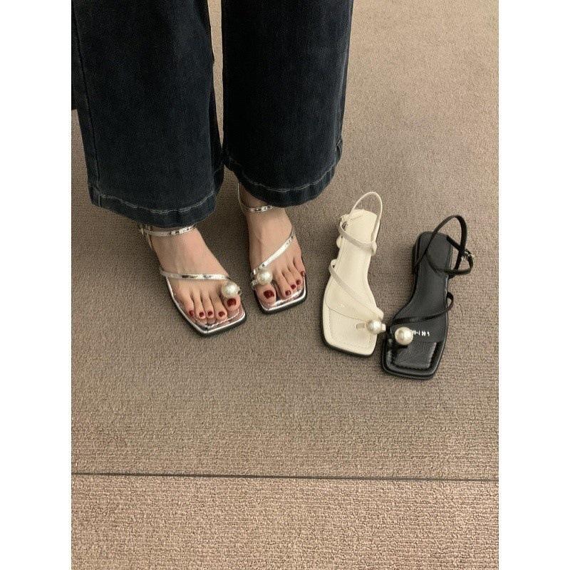 Premium pearl open-toed sandals women s shoes summer 2025 new square head thick heel silver shoes 39 срібний
Premium pearl open-toed sandals women s shoes summer 2025 new square head thick heel silver shoes 39 срібний