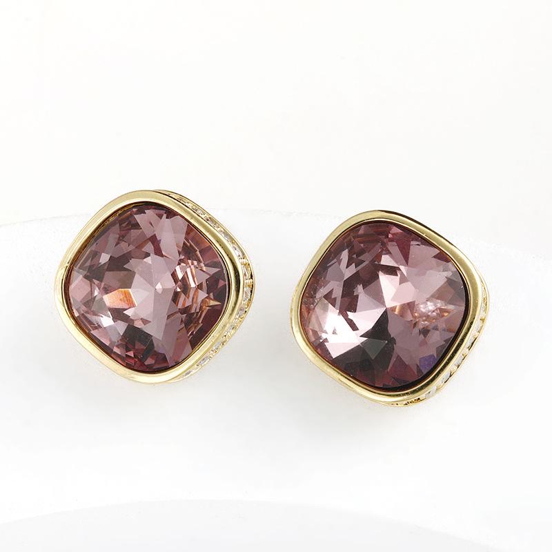 Женские серьги с элегантным геометрическим квадратным цирконом в стиле легкой роскоши, модные и универсальные серьги нишевого дизайна
Женские серьги с элегантным геометрическим квадратным цирконом в стиле легкой роскоши, модные и универсальные серьги нишевого дизайна