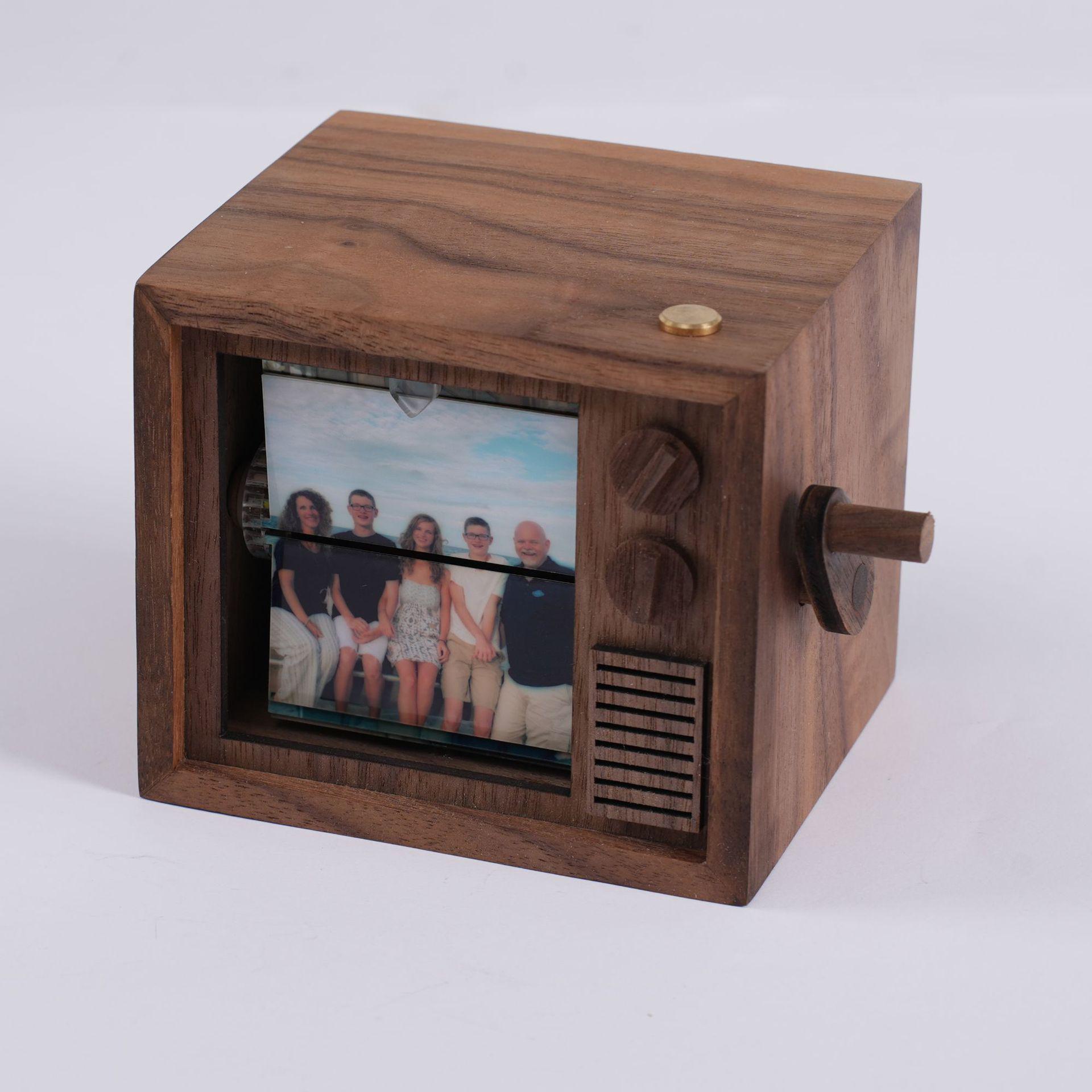 Custom Hand-cranked Music Photo Album: Solid Wood, Creative Mother s Day Gift for Couples DIY Version
Custom Hand-cranked Music Photo Album: Solid Wood, Creative Mother s Day Gift for Couples DIY Version
