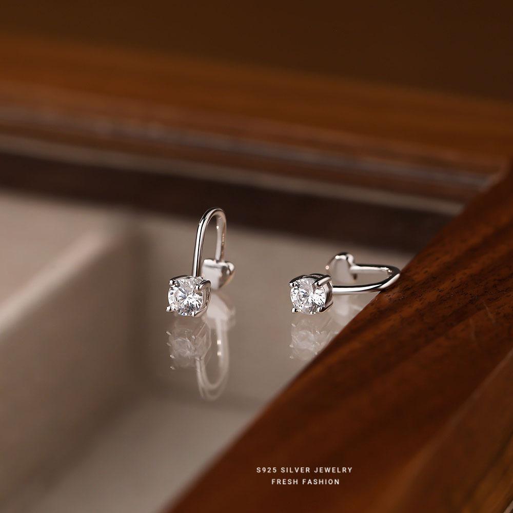 Simple Temperament Zircon 925 Sterling Silver Without Ear Holes Ear Clip Earrings for Women Jewelry Accessories
Simple Temperament Zircon 925 Sterling Silver Without Ear Holes Ear Clip Earrings for Women Jewelry Accessories