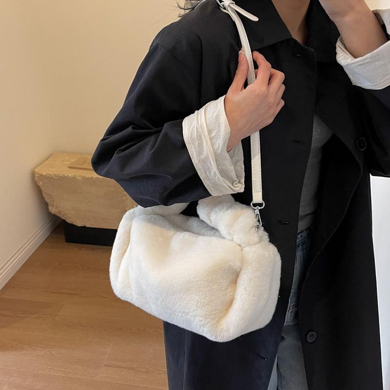 Женская плюшевая сумка, маленькая сумка, сумка через плечо
Женская плюшевая сумка, маленькая сумка, сумка через плечо