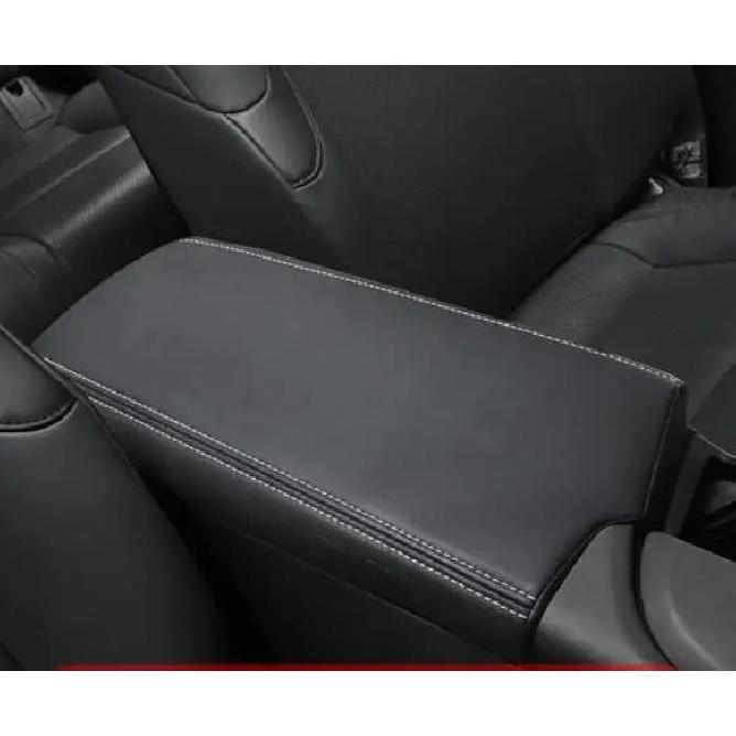 Для Lexus ES200 ES260 ES300h 2018 - Шкіряна накладка на центральний підлокітник з мікрофібри / Шкіряна накладка на ручку перемикання передач black 1
Для Lexus ES200 ES260 ES300h 2018 - Шкіряна накладка на центральний підлокітник з мікрофібри / Шкіряна накладка на ручку перемикання передач black 1