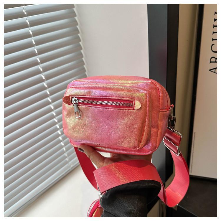 2024 New Summer Simple Fashion Wide Shoulder Strap Crossbody Street Style Small Square Bag For Women Black Gold Pink троянди рожеві кольору
2024 New Summer Simple Fashion Wide Shoulder Strap Crossbody Street Style Small Square Bag For Women Black Gold Pink троянди рожеві кольору
