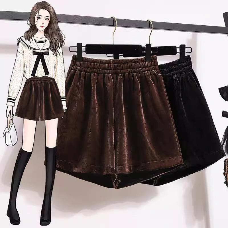 Women s Black A-Line Bootcut Velvet Shorts - Gold, Casual European Style for Autumn/Winter 2024 with Loose Fit and Tight Waist. L
Women s Black A-Line Bootcut Velvet Shorts - Gold, Casual European Style for Autumn/Winter 2024 with Loose Fit and Tight Waist. L