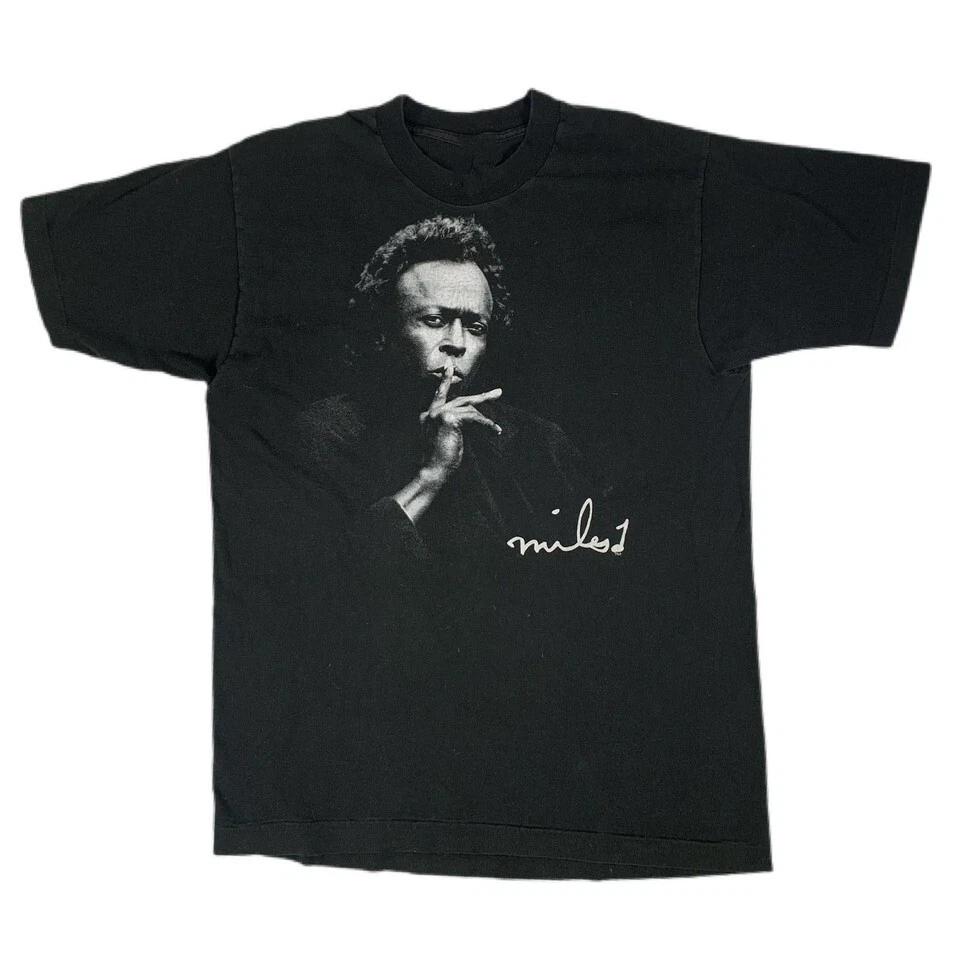 Vintage Miles Davis Signed Men T-shirt, Unisex Crewneck XL
Vintage Miles Davis Signed Men T-shirt, Unisex Crewneck XL