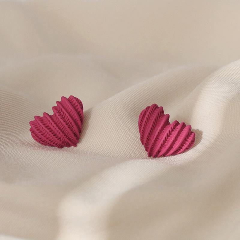Розово-красные серьги Love для женщин. Простые и элегантные серьги. Маленькие и элитные серьги.
Розово-красные серьги Love для женщин. Простые и элегантные серьги. Маленькие и элитные серьги.