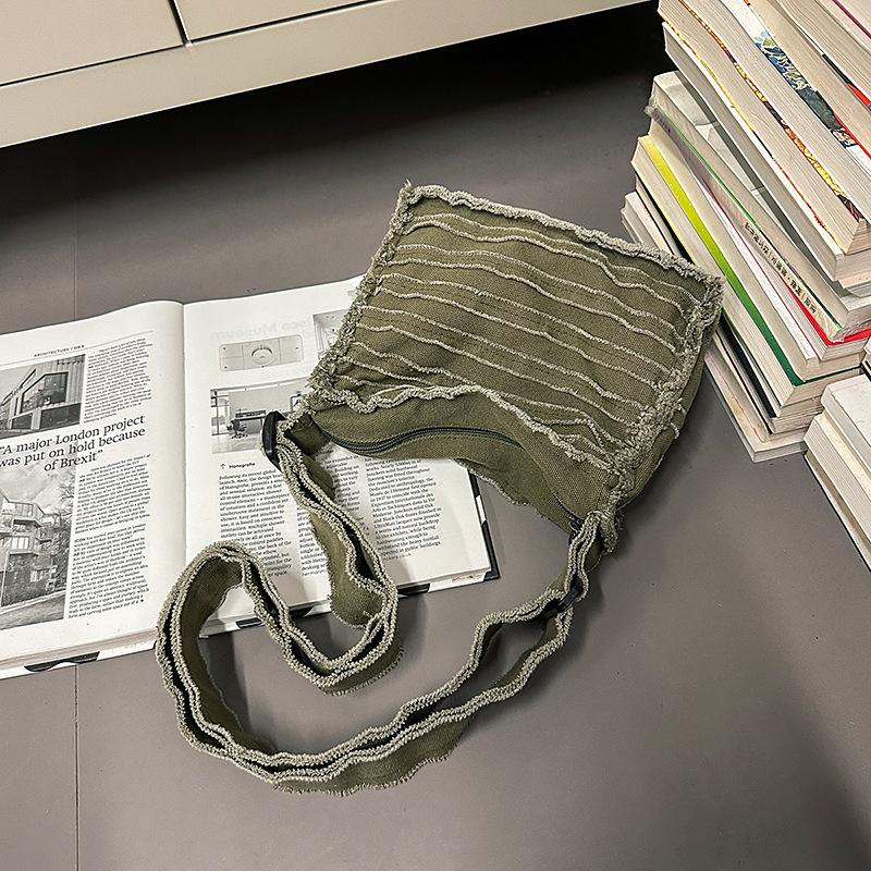Summer senior outdoor leisure mobile phone messenger bag female couple wide shoulder strap couple canvas bag зелений
Summer senior outdoor leisure mobile phone messenger bag female couple wide shoulder strap couple canvas bag зелений