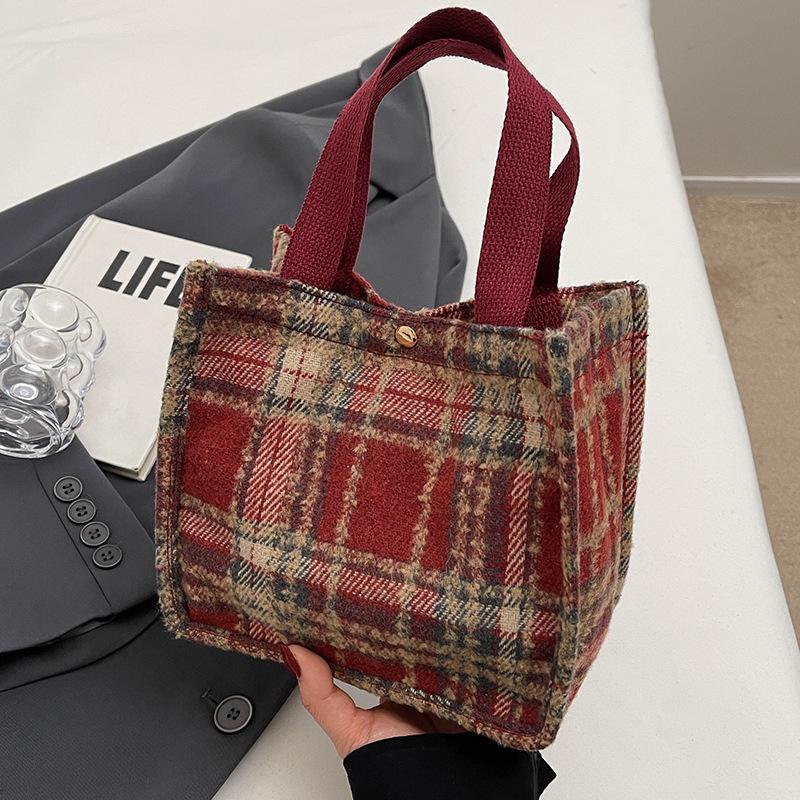 High school students class backpack women 2025 autumn and winter new versatile woolen bag large capacity fashion shoulder handbag women
High school students class backpack women 2025 autumn and winter new versatile woolen bag large capacity fashion shoulder handbag women