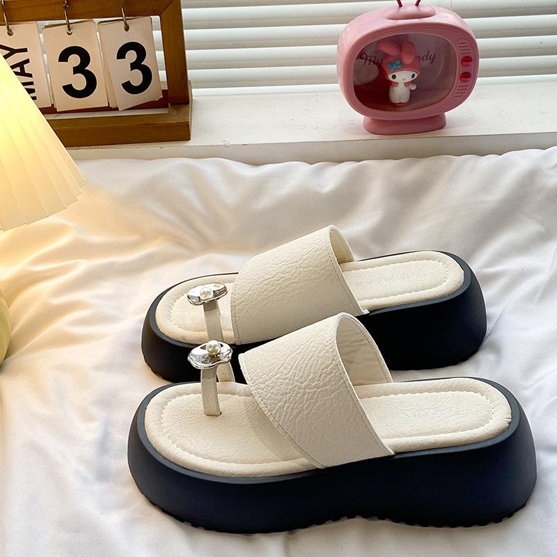 Beach cool slippers women wear new high-end rhinestones with skirts in summer, thick-bottomed muffin toes 35
Beach cool slippers women wear new high-end rhinestones with skirts in summer, thick-bottomed muffin toes 35